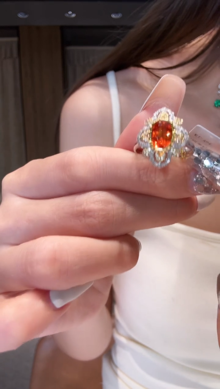 18K金镶嵌戒指石榴石（芬达石）CE0758