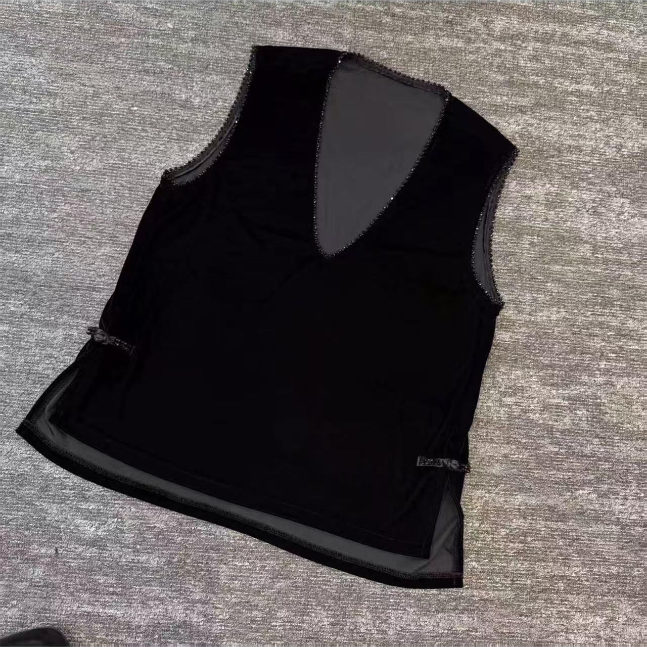 D8235秋季新款重工钉钻V领侧盘扣开叉无袖丝绒背心马甲