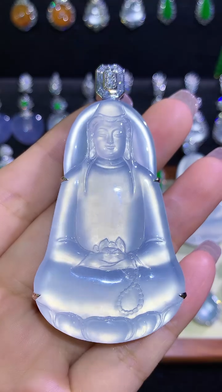 颈饰18K金镶嵌翡翠玻璃种茅台白观音