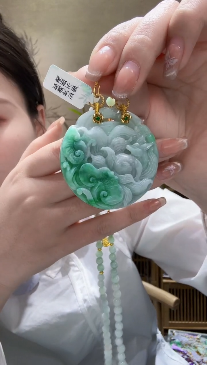 翡翠未镶嵌颈饰吊坠