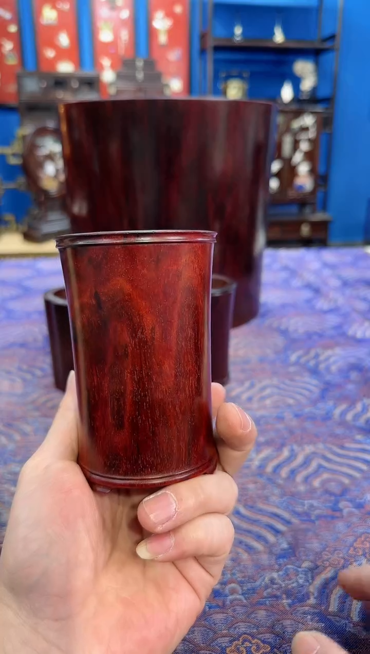 【闪购商品】紫檀木类成套家具笔筒