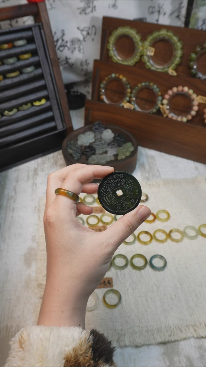 未镶嵌蛇纹石玉颈饰w****n1