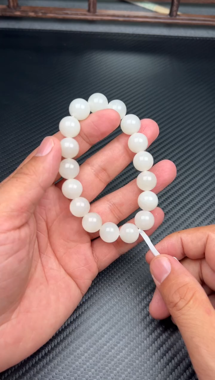 未镶嵌手链和田玉黑山微色差卡12L