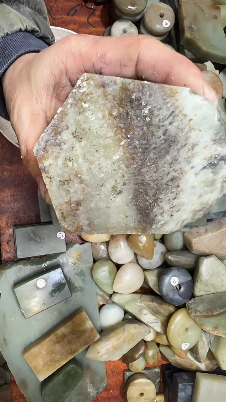 未镶嵌和田玉珠宝半成品1