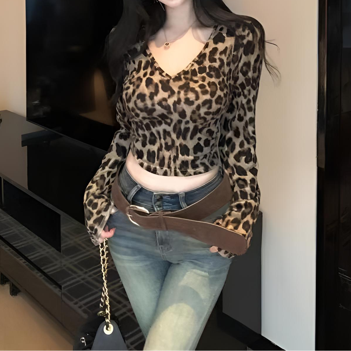 欧美风豹纹印花设计感v领短款长袖T恤女春秋修身显瘦褶皱百搭上衣