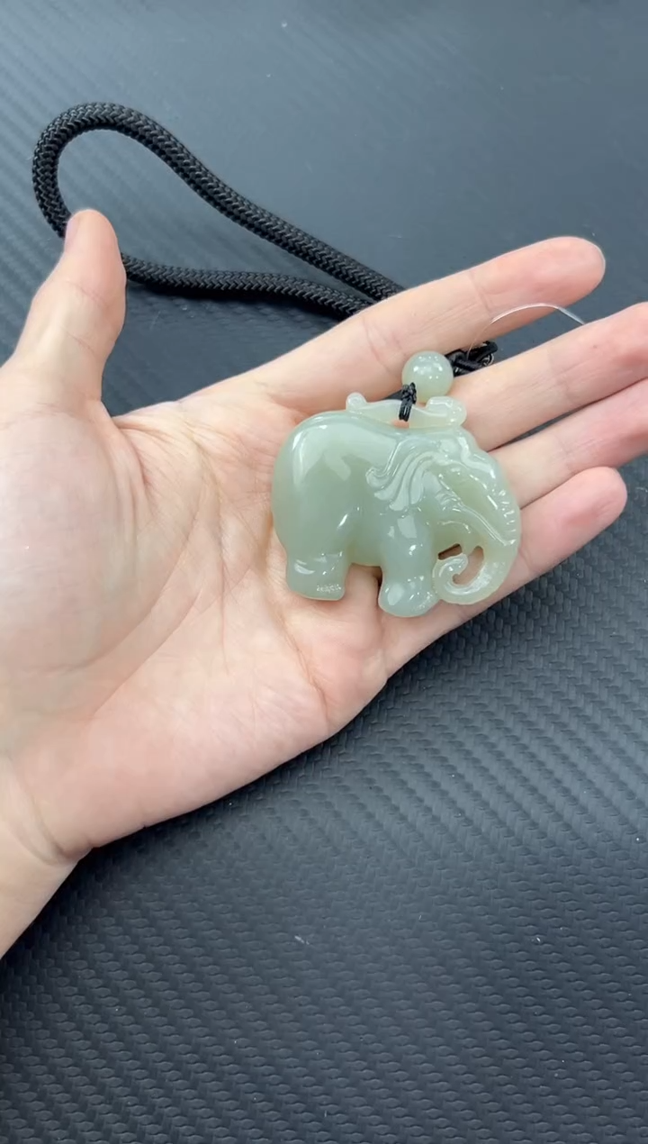 【闪购商品】和田玉把件未镶嵌且末微色差近矿把件