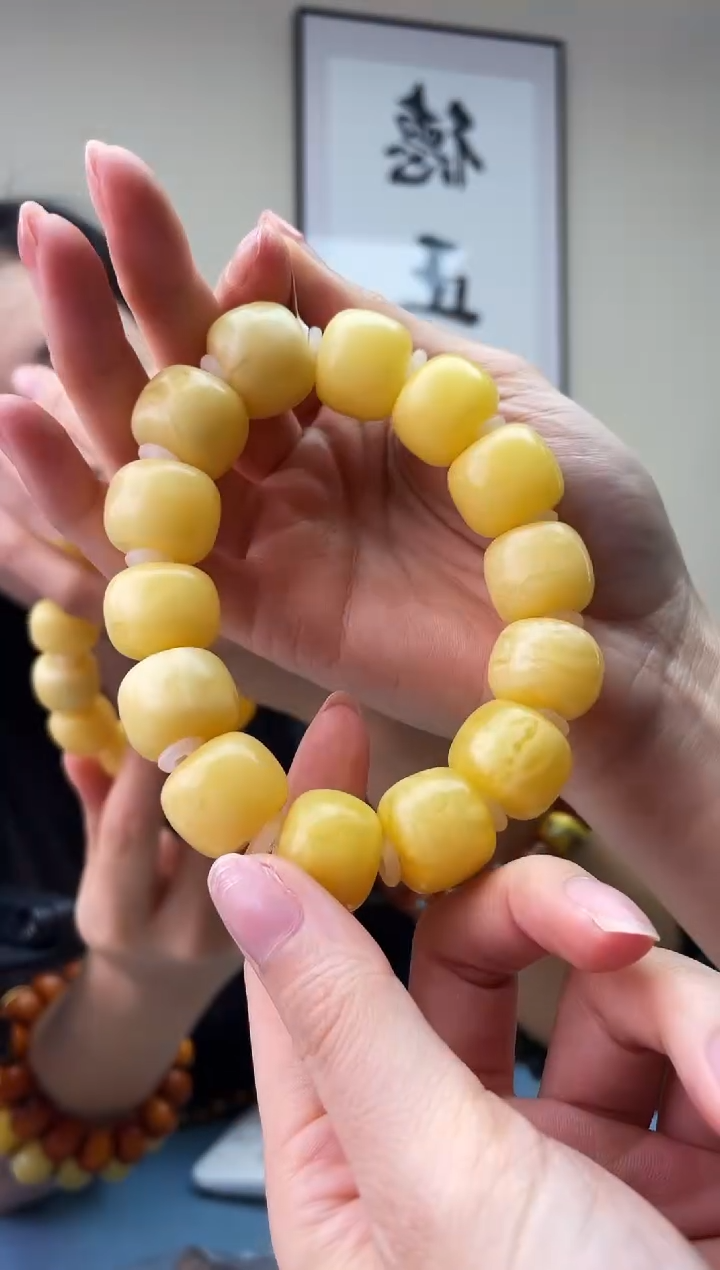 琥珀未镶嵌珠宝奇石T055 18微瑕假一罚十，多样性发一件