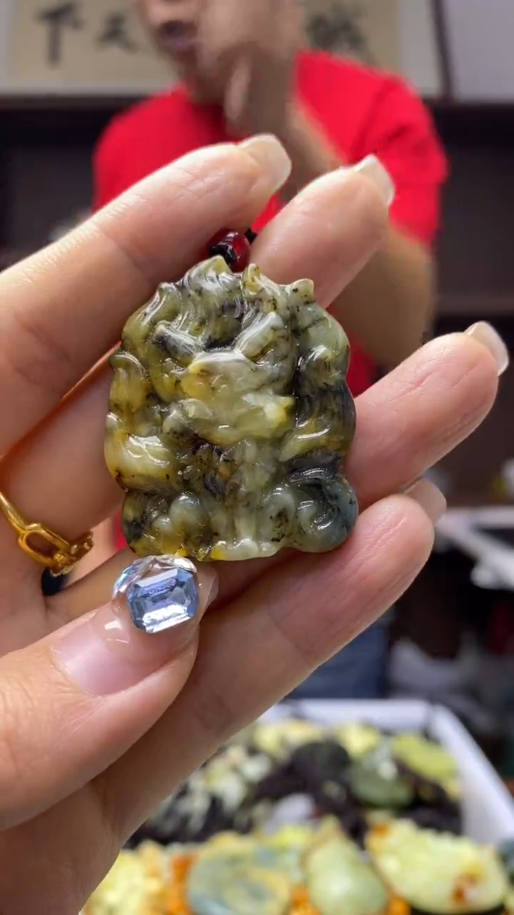 未镶嵌岫玉挂件 