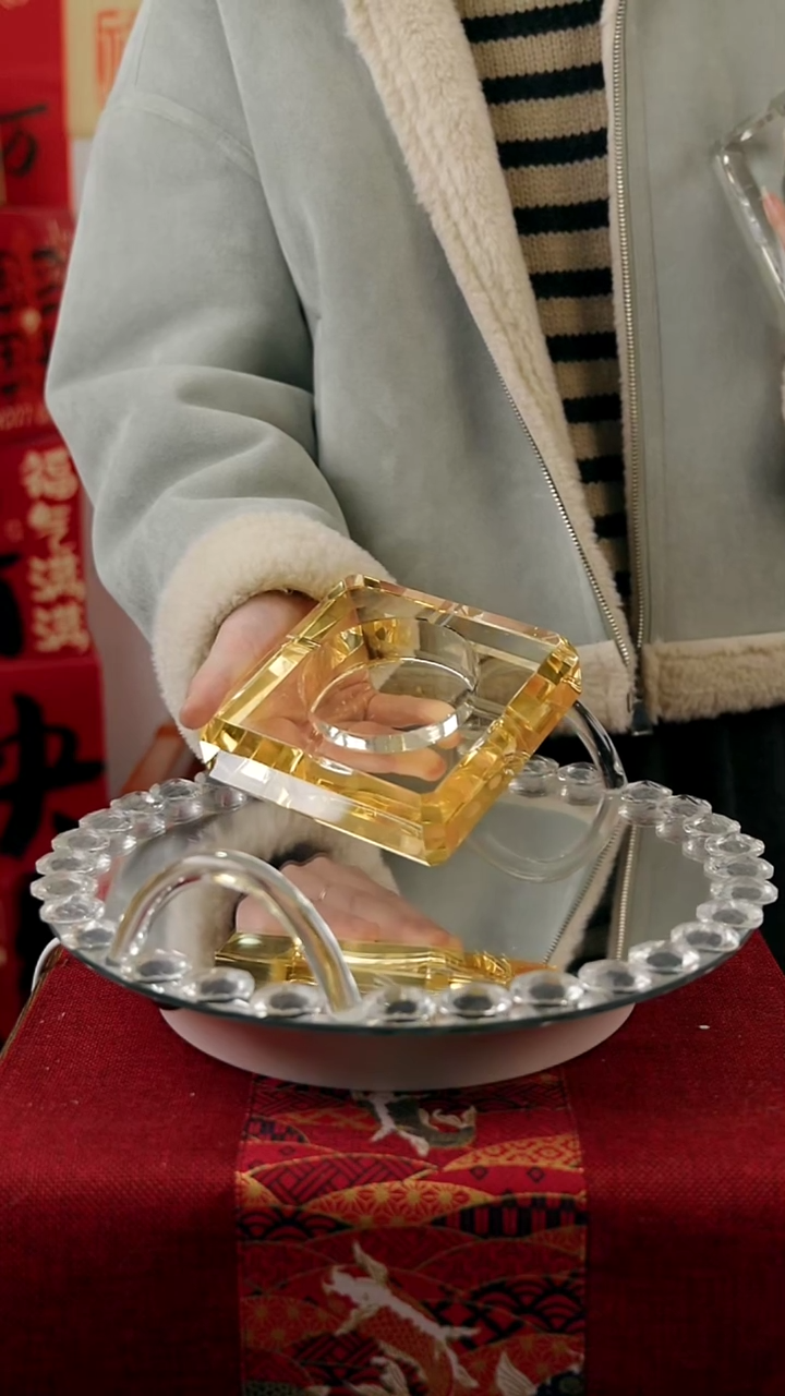 【闪购商品】黄色水晶烟灰缸摆件