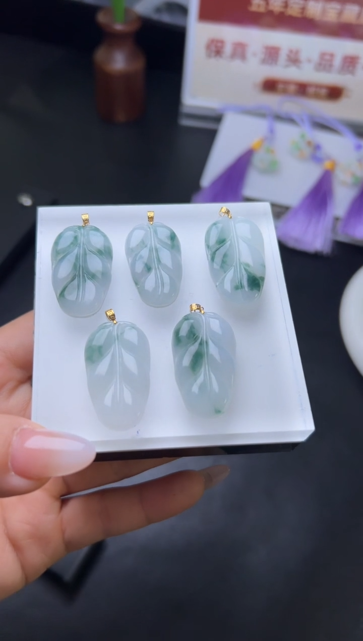 【闪购商品】翡翠颈饰18K金镶嵌W008-40052多样性发一件