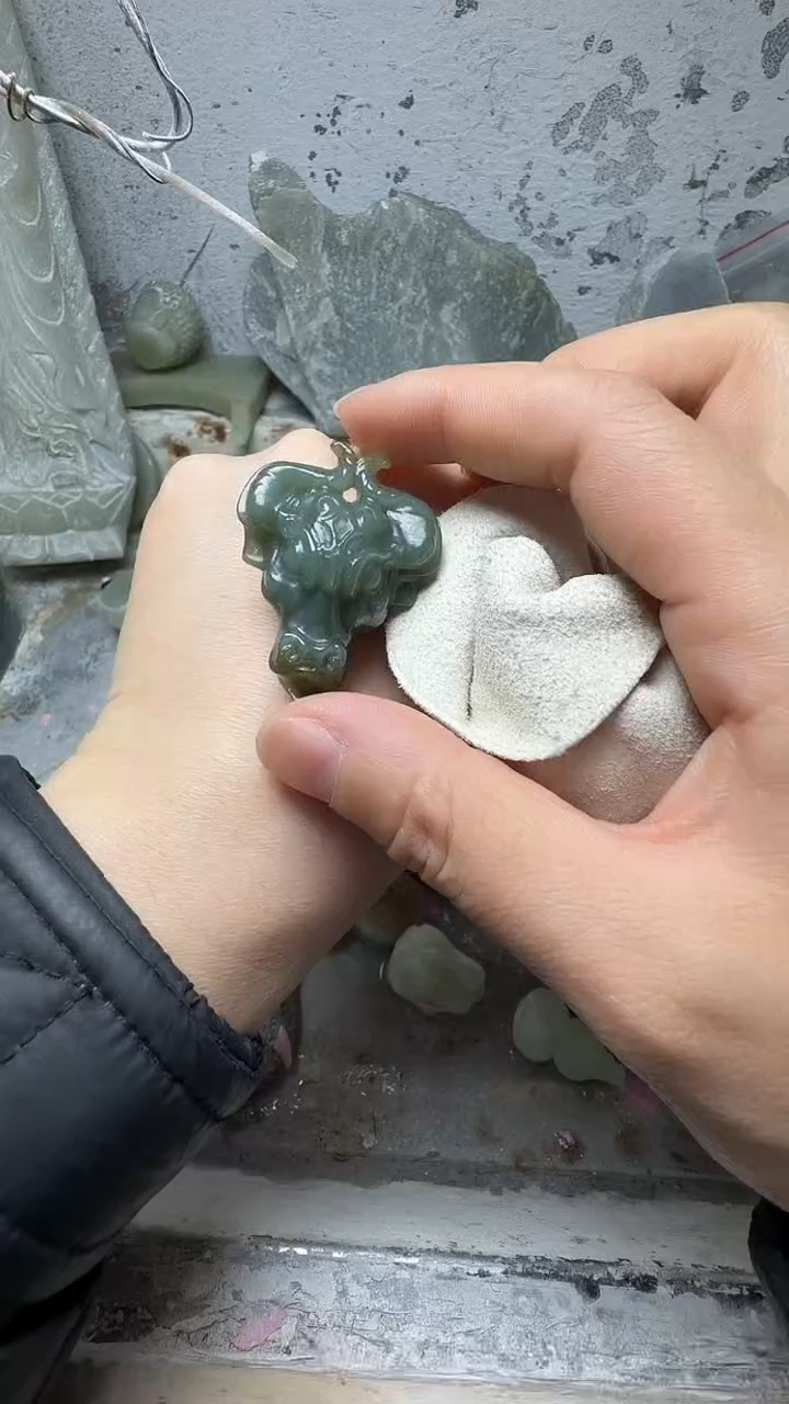 吊坠(赠链)未镶嵌和田玉牛