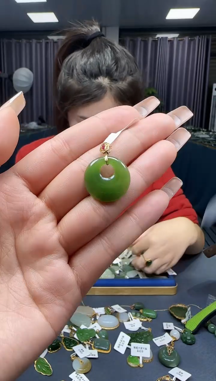 【闪购商品】和田玉挂件18K金镶嵌1