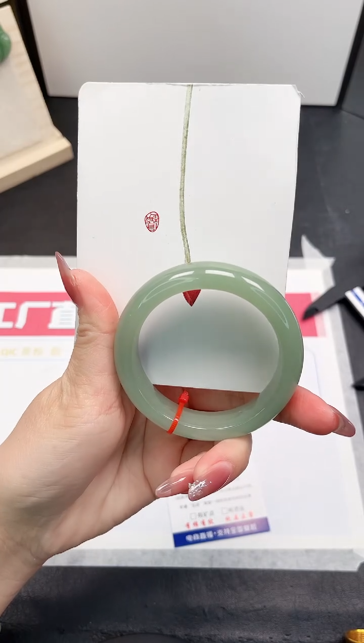 【闪购商品】石英质玉手镯未镶嵌167-54