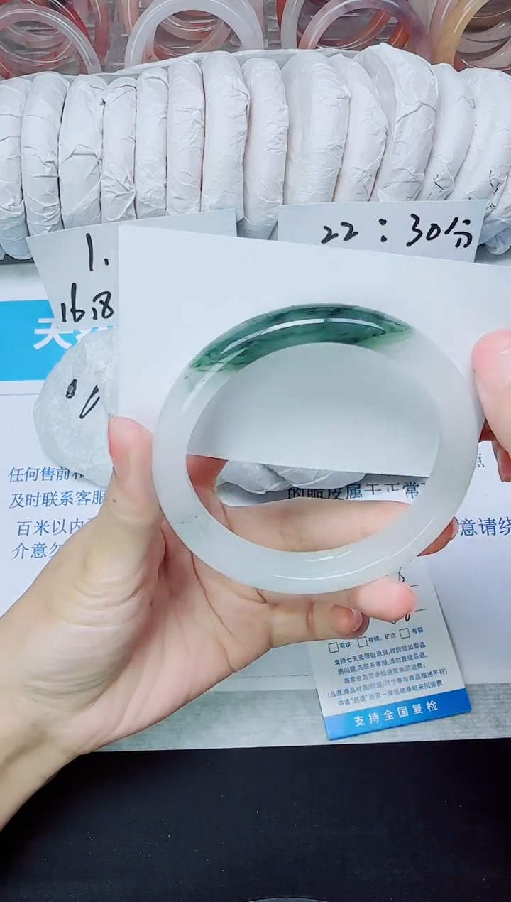 石英质玉手镯未镶嵌180/61.8