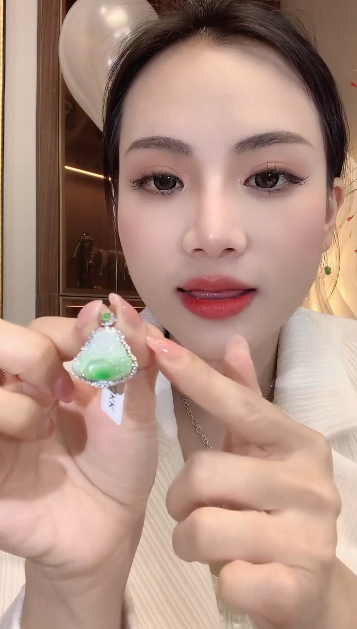 【闪购商品】翡翠吊坠(不含链)18K金镶嵌A23