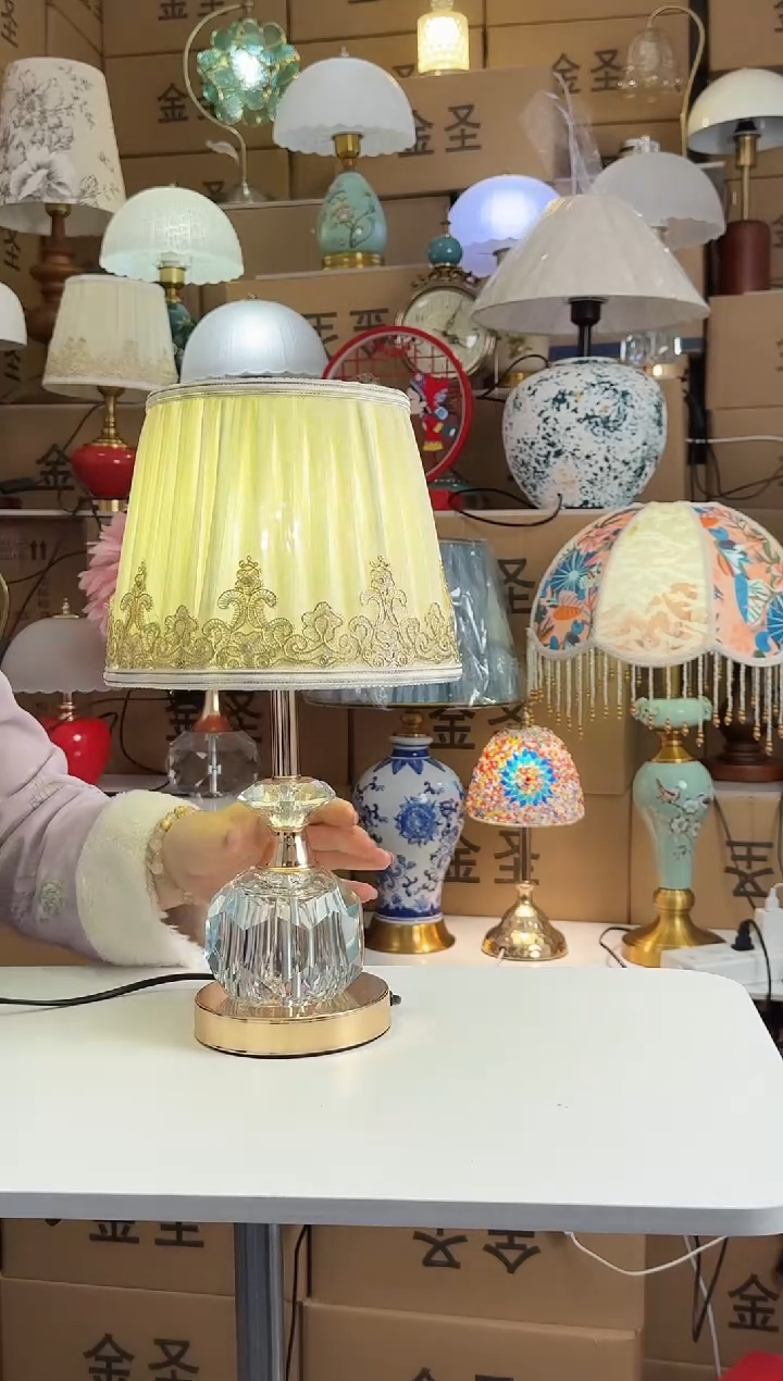 圆形款实心水晶灯换成布艺灯罩