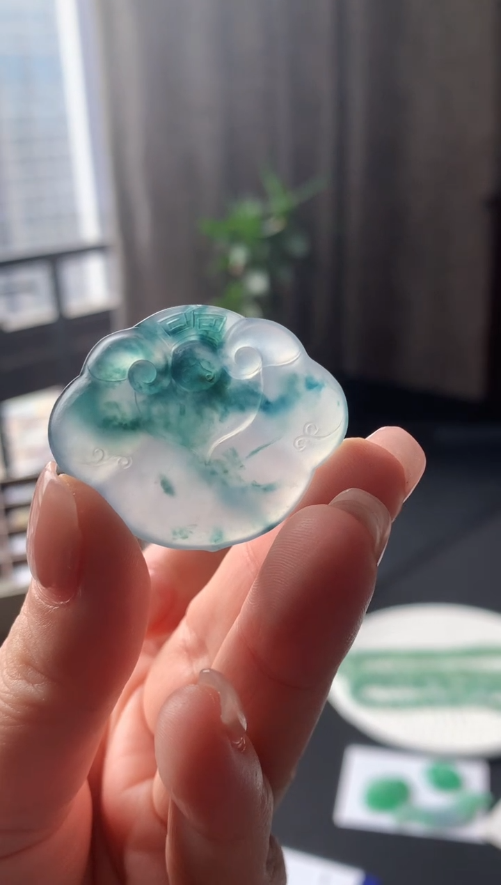 缅甸天然定制翡翠挂件