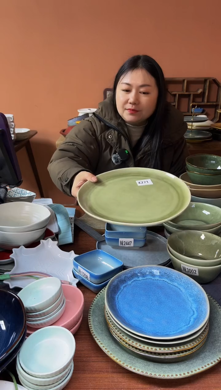 【闪购商品】碗X271 陶瓷绿色异形大盘一个