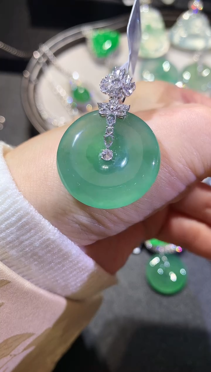 【闪购商品】翡翠吊坠(不含链)18K金镶嵌61无鉴赏