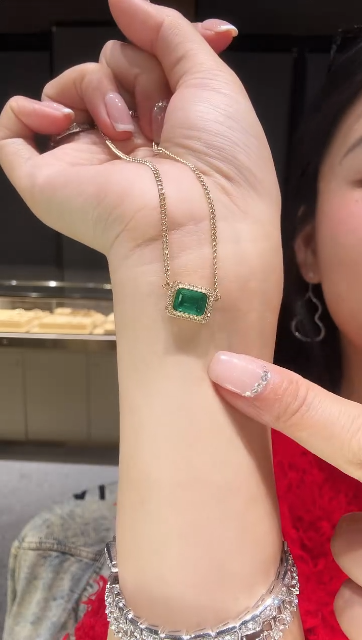 【闪购商品】祖母绿项链18K金镶嵌古巴