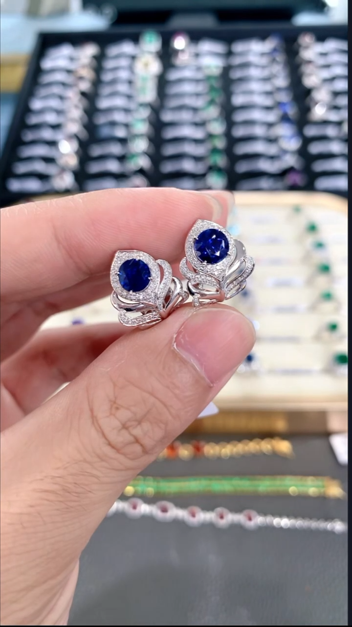 耳扣蓝宝石18K金镶嵌·