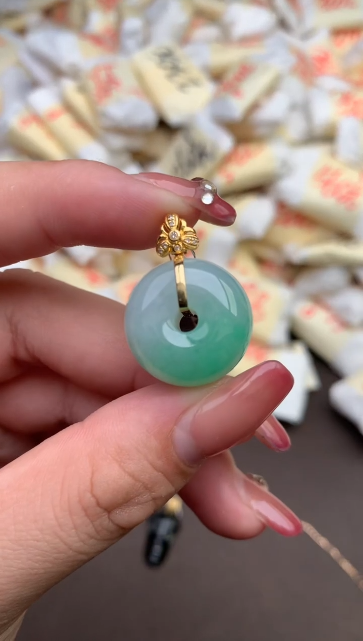 翡翠挂件18K金镶嵌—