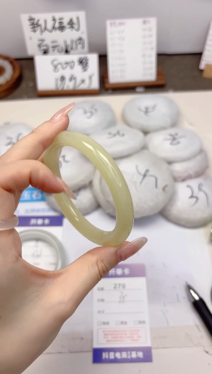 石英质玉手镯未镶嵌270-奶青美人条-圈口57.7