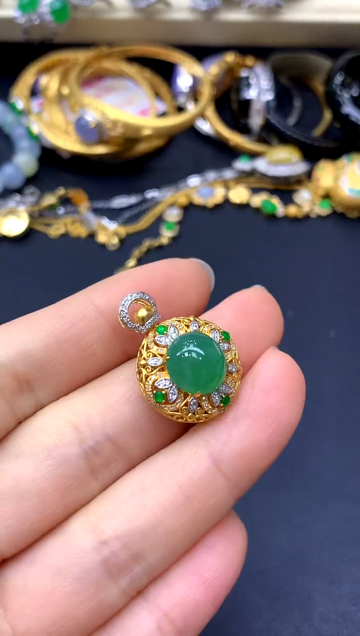 颈饰18K金镶嵌翡翠679-中国好珍宝