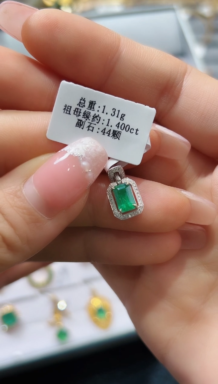 吊坠18K金镶嵌祖母绿·