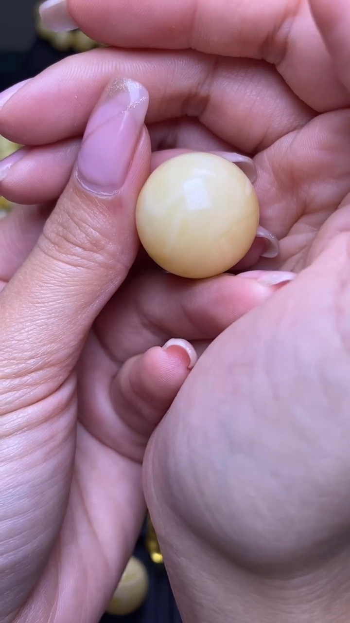 未镶嵌琥珀裸石葵. 78