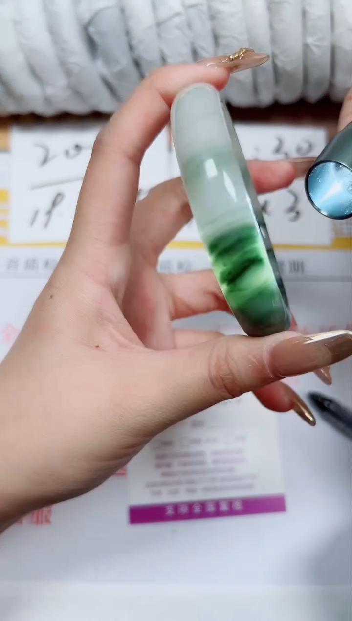 【闪购商品】石英质玉手镯未镶嵌K25-