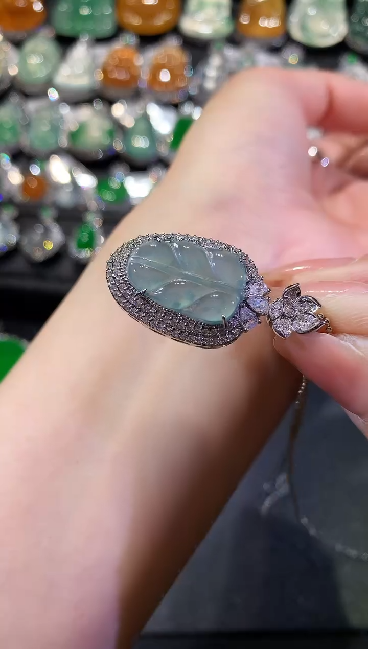 【闪购商品】翡翠吊坠(不含链)未镶嵌1-叶子（多样性发货一件