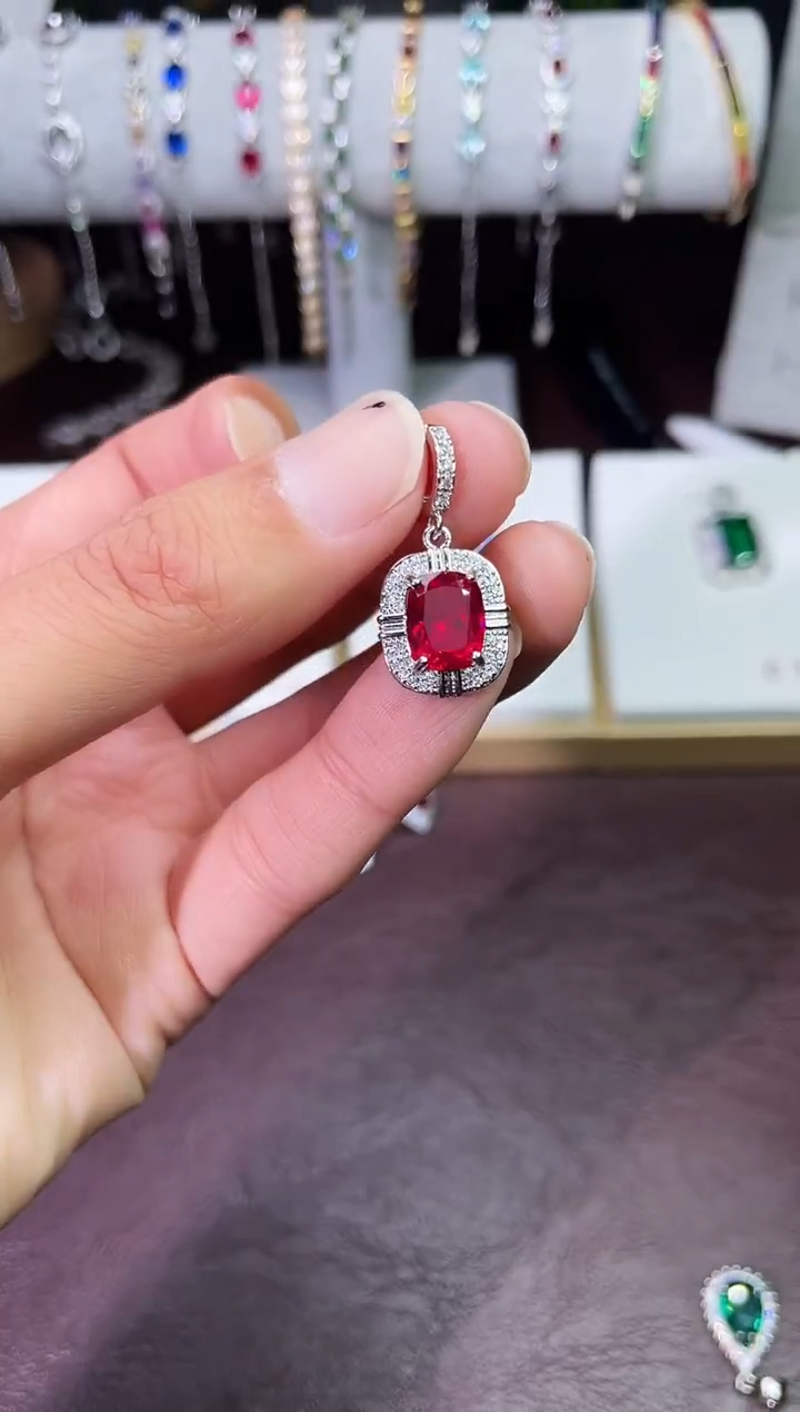 足铂镶嵌合成（培育）红宝石吊坠(赠链)红宝吊坠