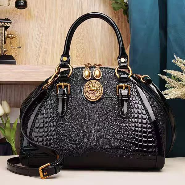 【文总在广州】新款设计感手提斜挎单肩女包