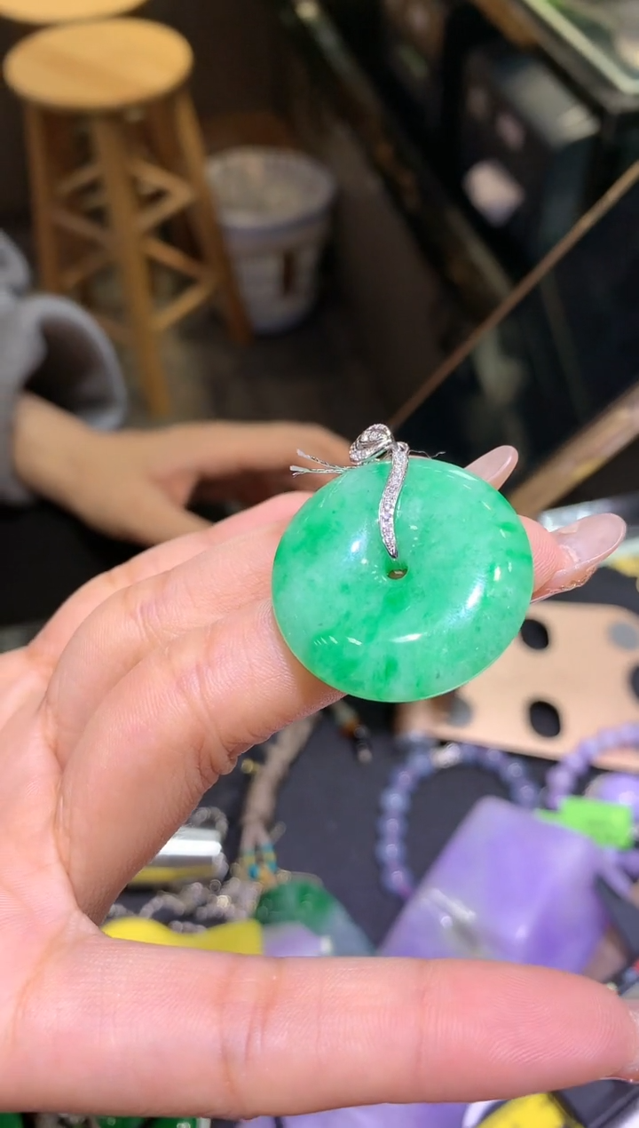 【闪购商品】翡翠吊坠(不含链)18K金镶嵌扣子