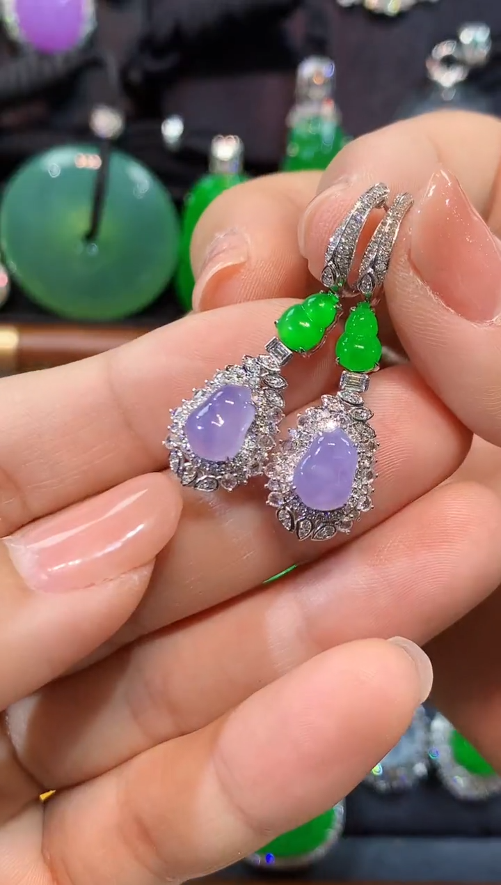 18K金镶嵌翡翠耳饰耳包