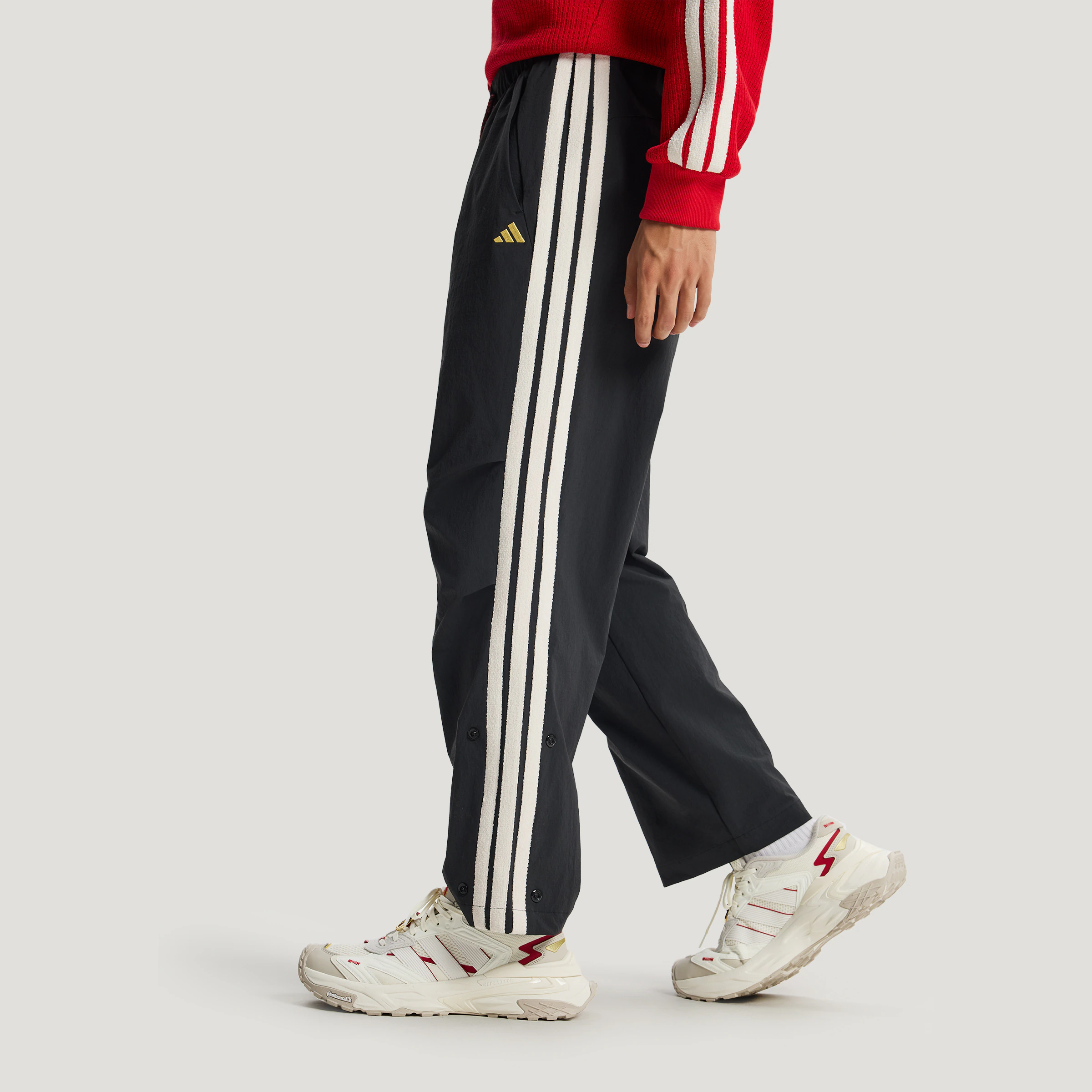 adidas/阿迪达斯潘展乐同款新年款拒水休闲梭织运动直筒裤 KR3077