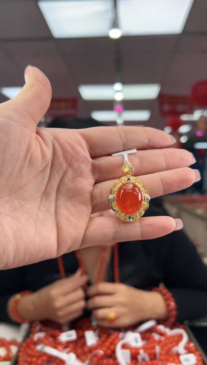 【闪购商品】南红玛瑙吊坠18K金镶嵌 多样发其一/