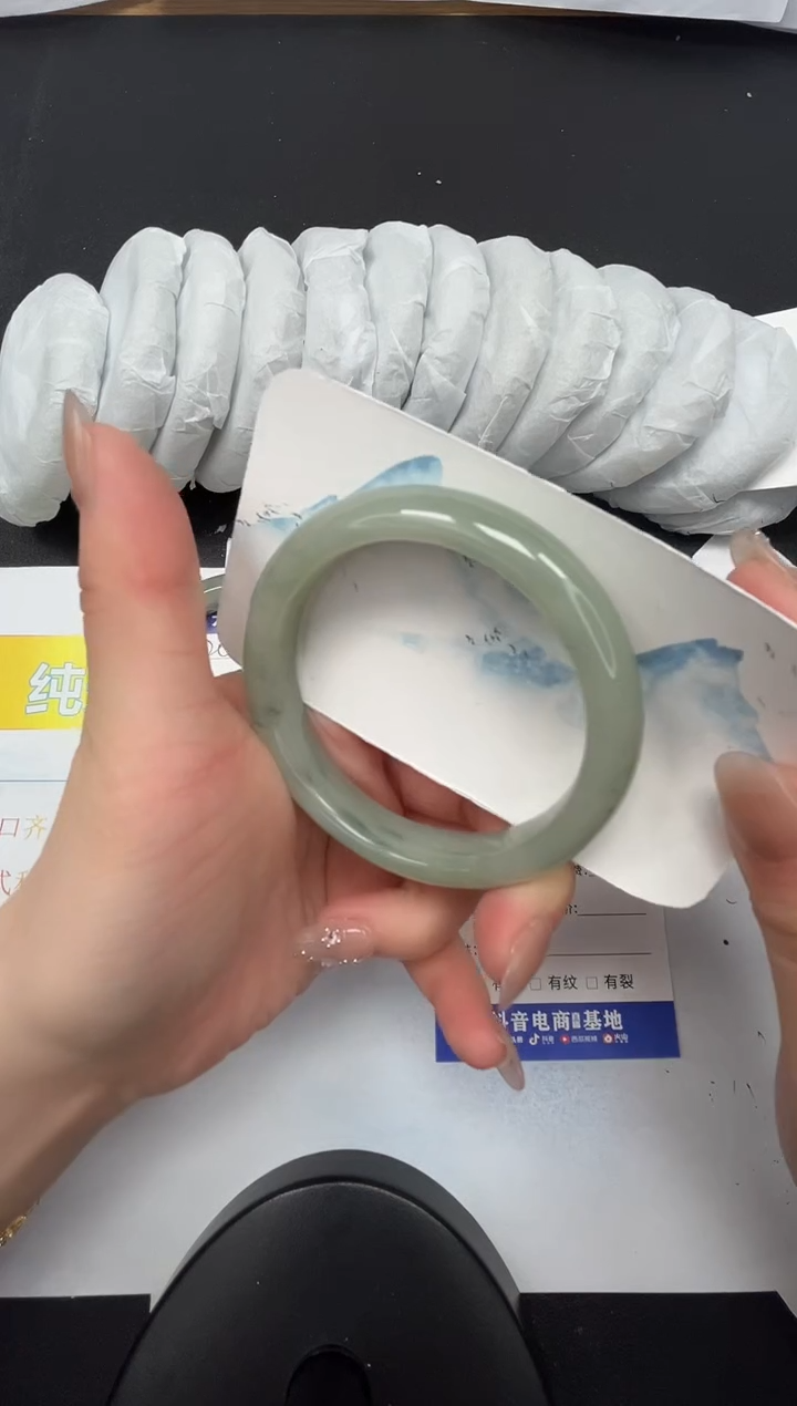 【闪购商品】石英质玉手镯未镶嵌21-56.4