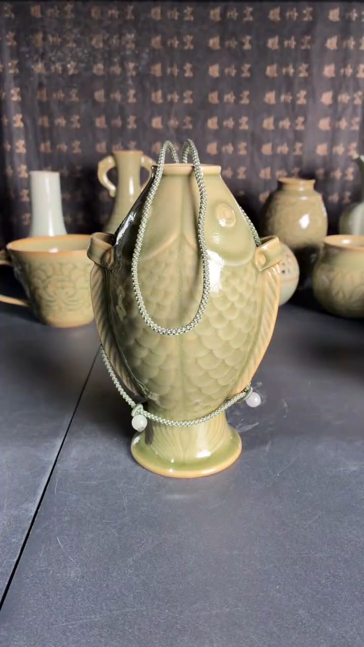 耀州窑仰山鱼瓶 