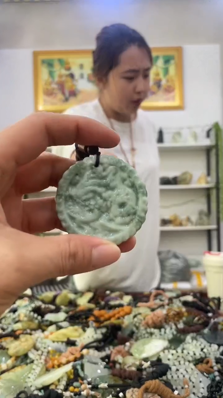 未镶嵌蛇纹石玉挂件 