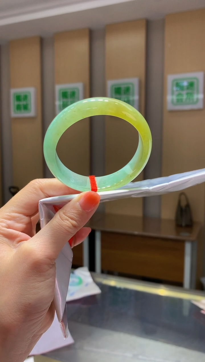 翡翠手镯未镶嵌-Q155 圈口55.5