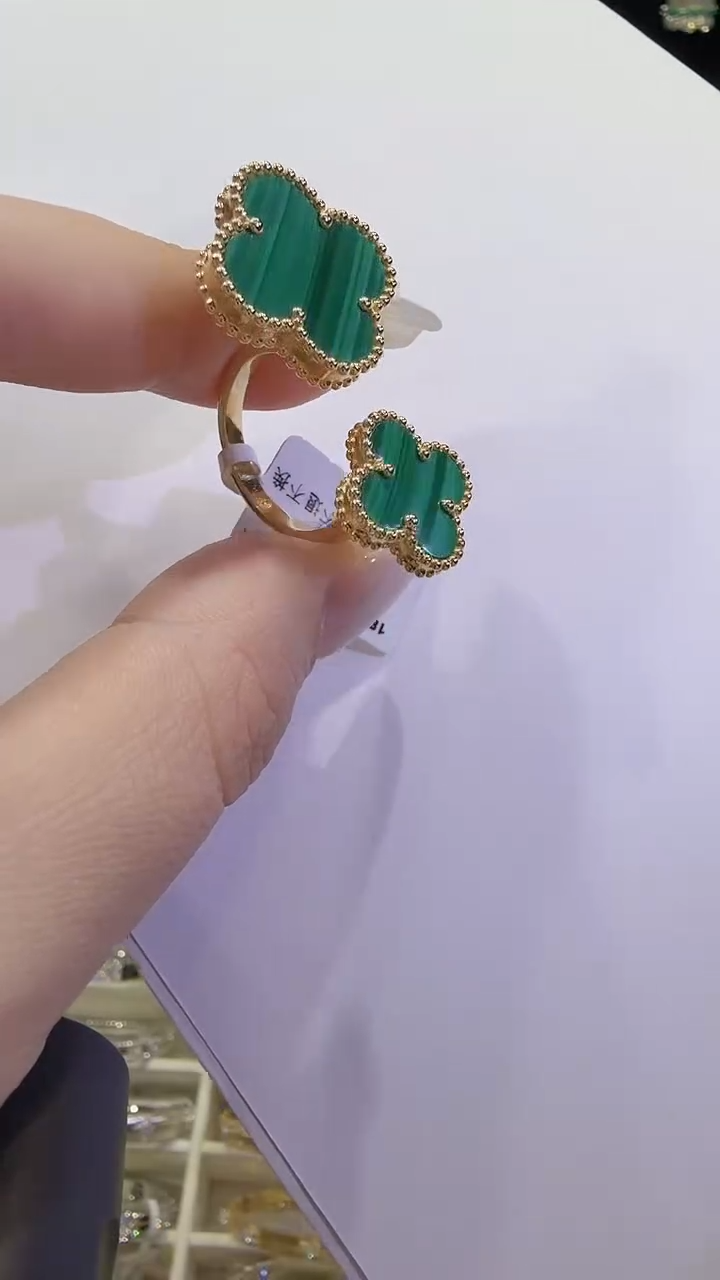 18K金镶嵌孔雀石戒指绿色双花戒指13#