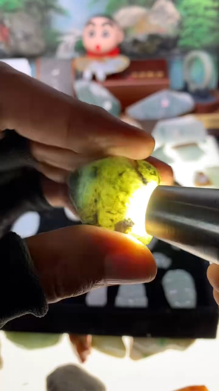 未镶嵌挂件翡翠龙**人翡翠