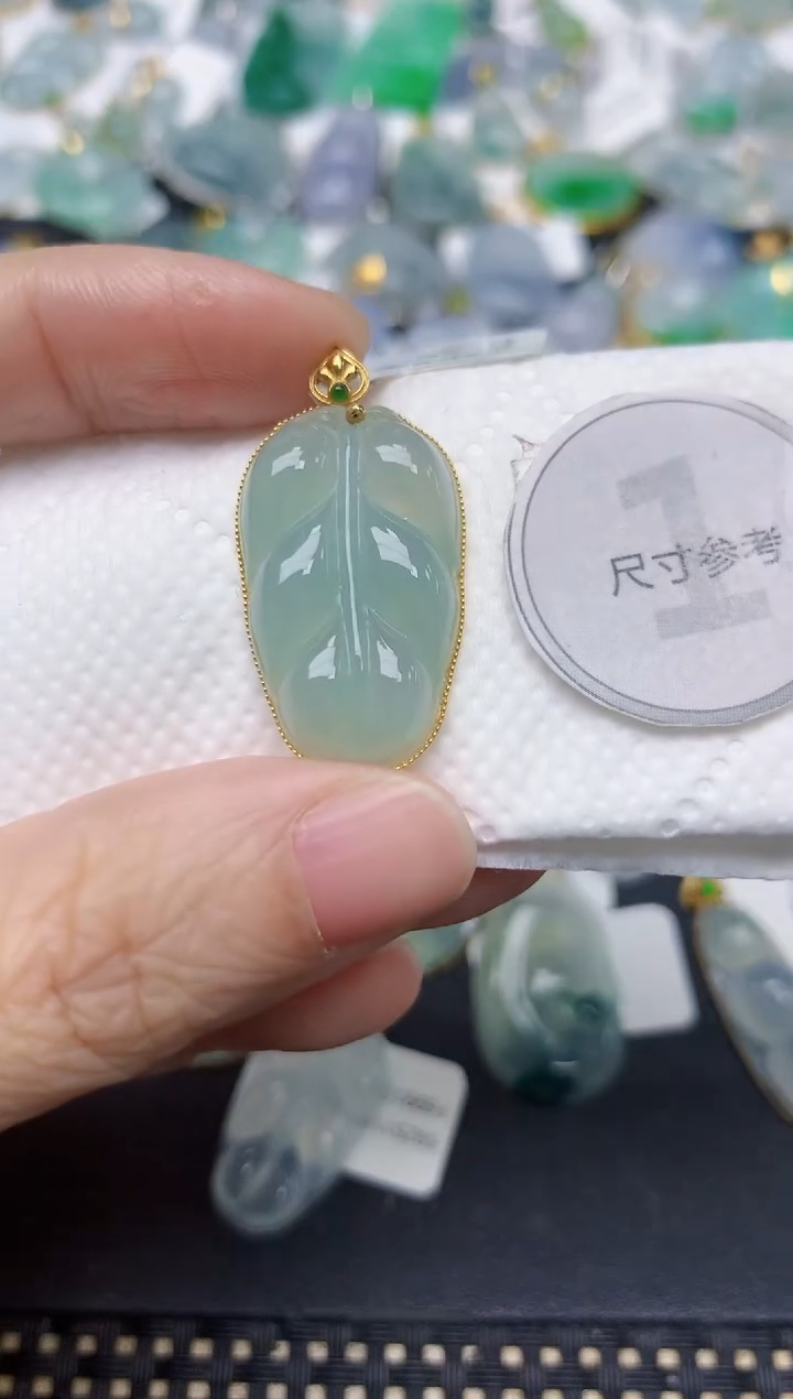 颈饰18K金镶嵌翡翠天然缅甸A货翡翠