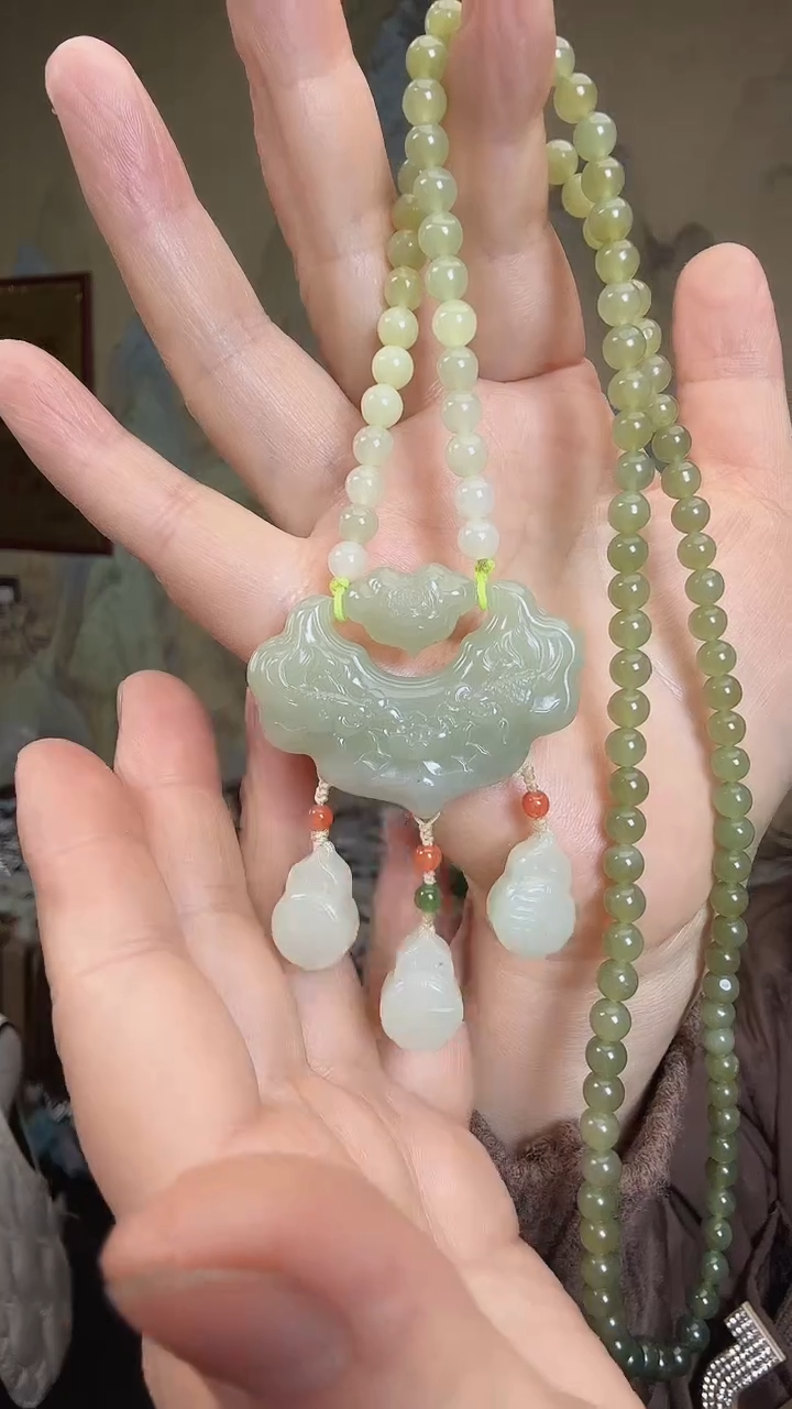 颈饰未镶嵌和田玉.