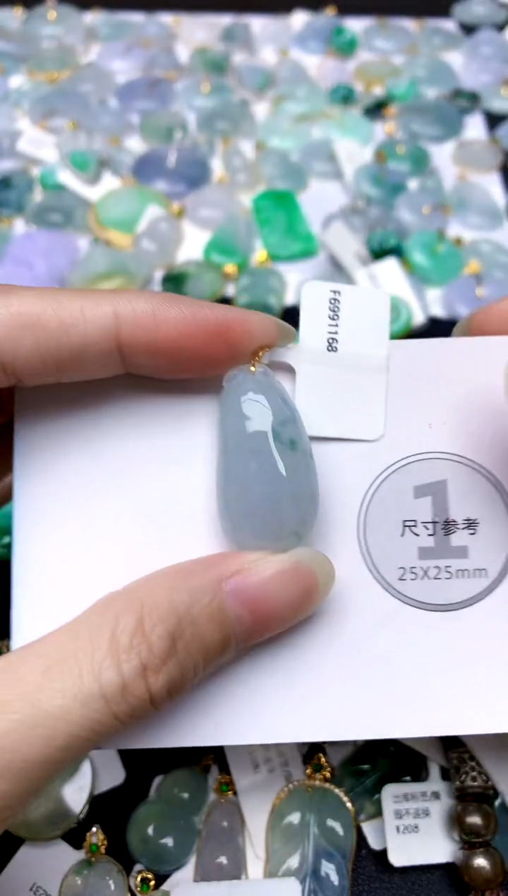 颈饰18K金镶嵌翡翠天然A货翡翠