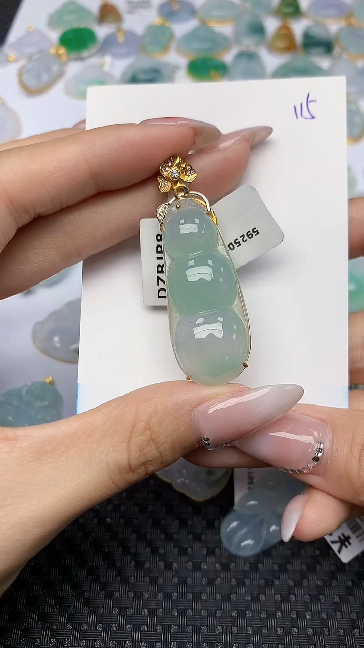 【闪购商品】翡翠颈饰18K金镶嵌 天然翡翠A货