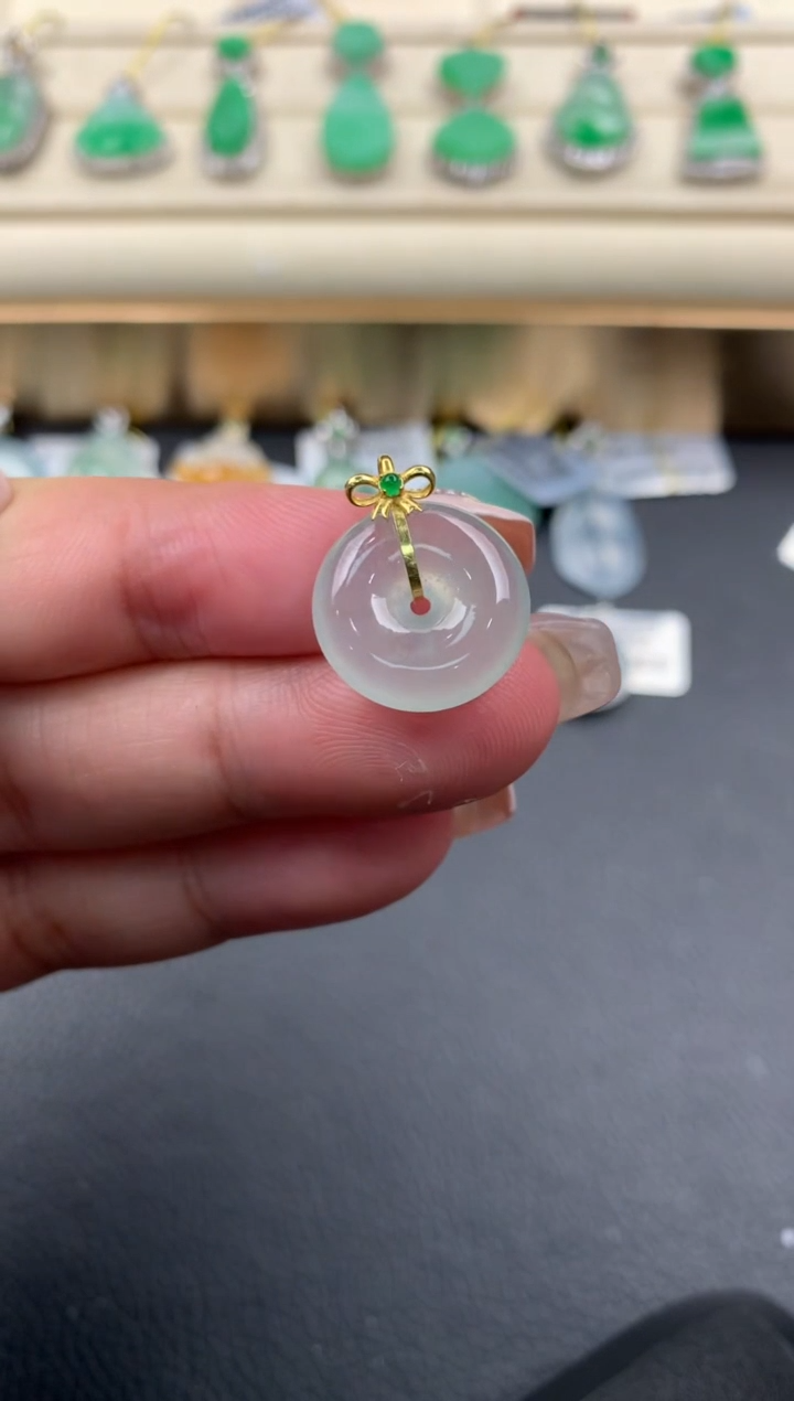 【闪购商品】翡翠颈饰18K金镶嵌D801