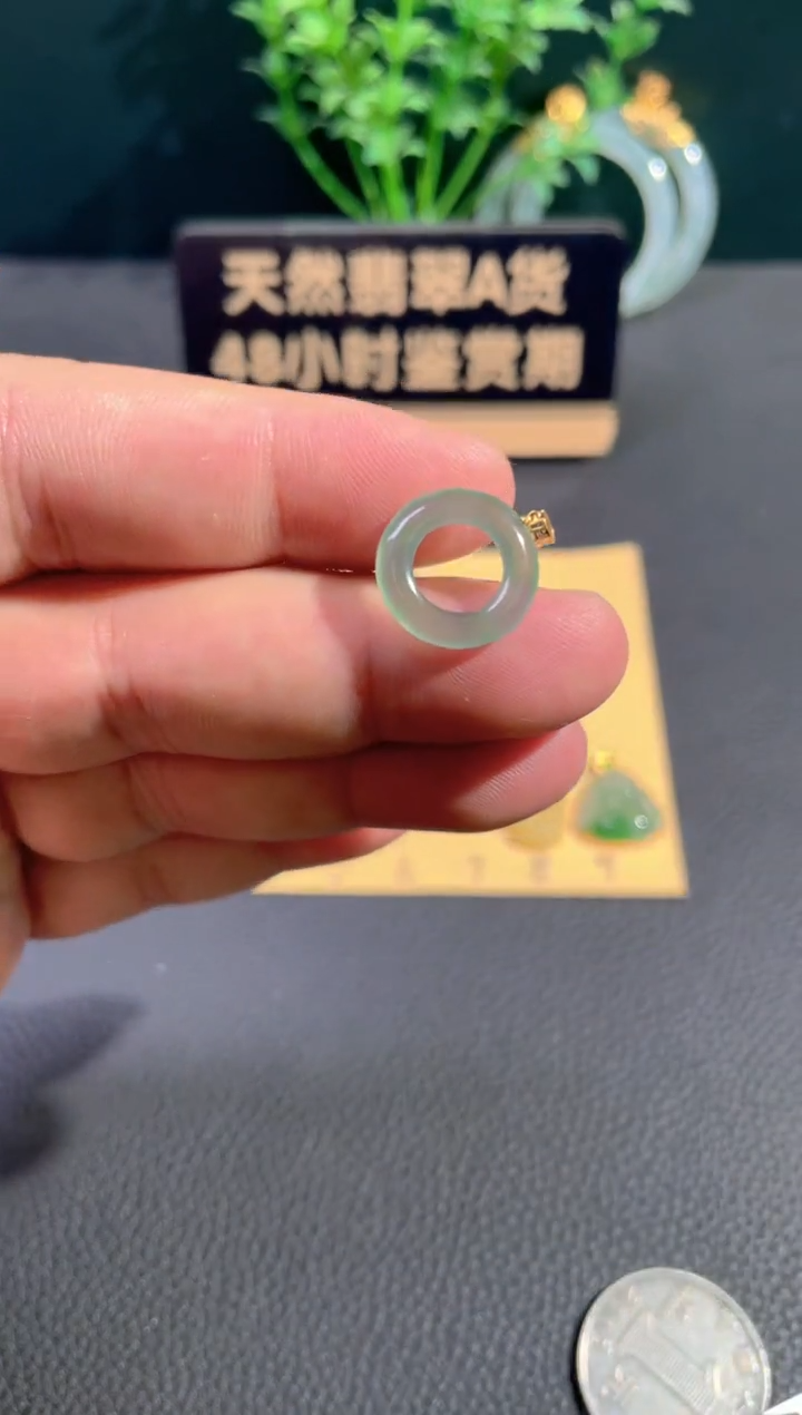 颈饰18K金镶嵌翡翠翡翠